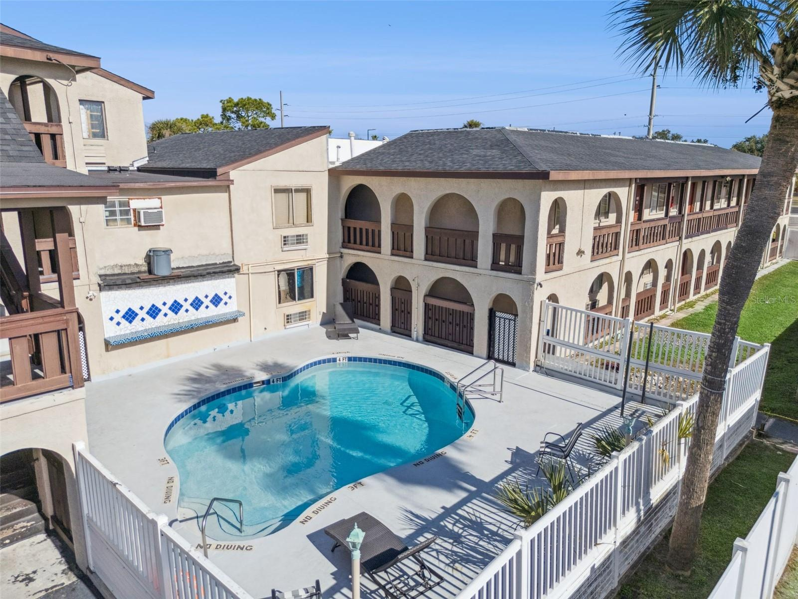 50 Room Fully Renovated Hotel For Sale in Kissimmee, FL $3,250,000
